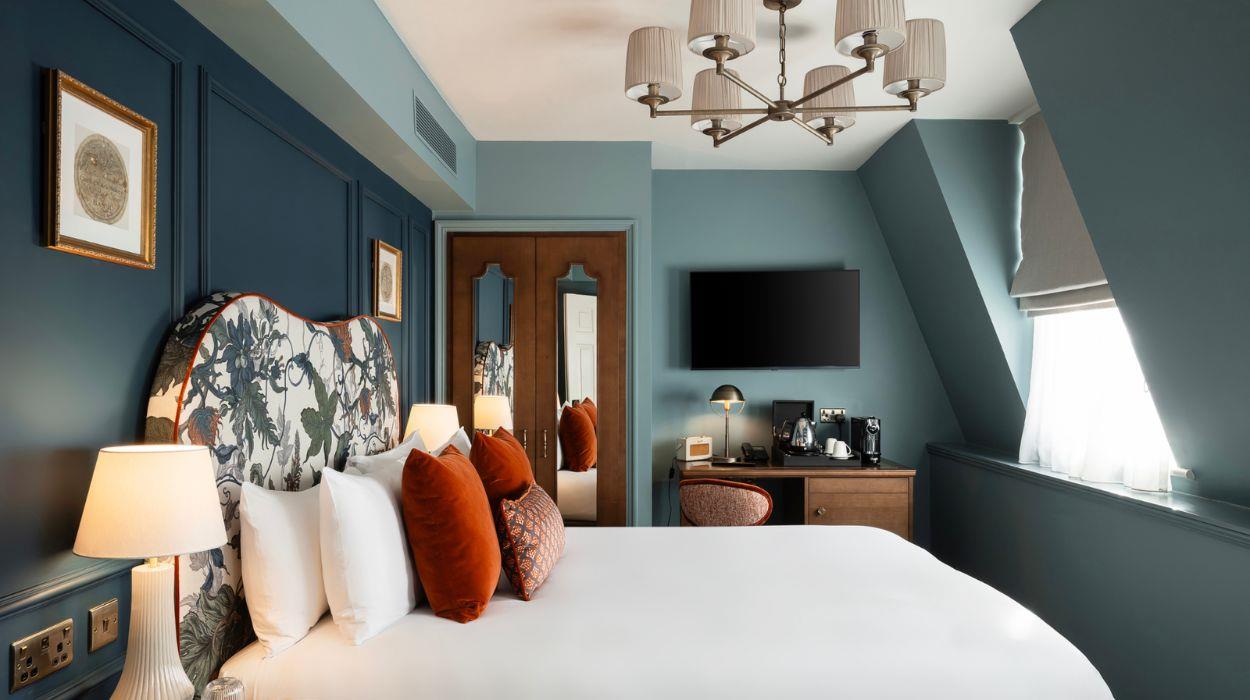 the-francis_rsz_07102025151953143jpg