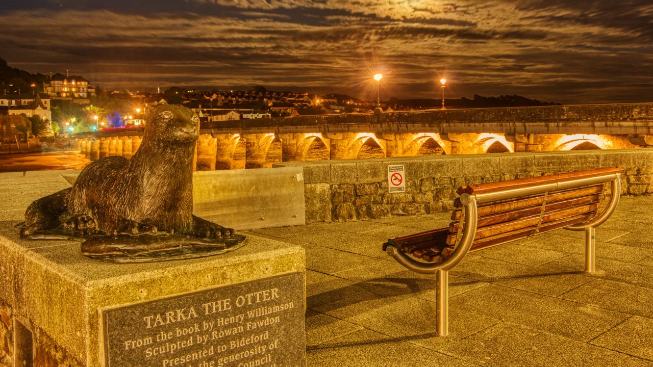 Statue of Tarka the Otter in Bideford