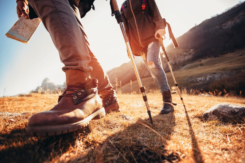 couple-hiking