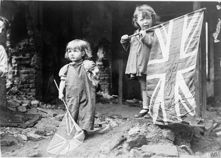 Children-in-rubble-Battersea-London. IWM collection