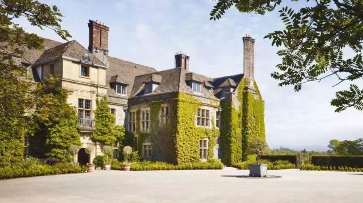 llangoed-hall-hotel_rsz_27082025111847199jpg