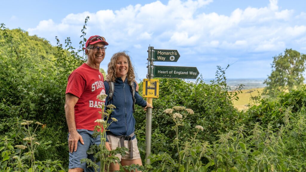 couple-walking-by-sign-post