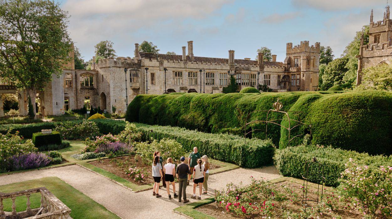 english-social-season-tennis-gallery-6_rsz_07102025144307867jpg